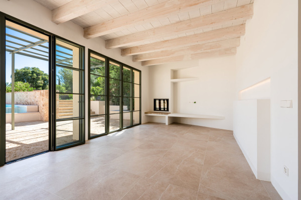 Modernes Neubau-Stadthaus mit großem Pool in Llubi in der Inselmitte Bild 5