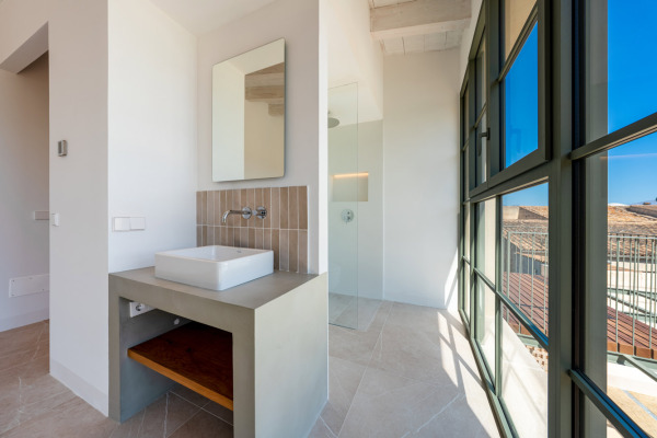 Modernes Neubau-Stadthaus mit großem Pool in Llubi in der Inselmitte Bild 11