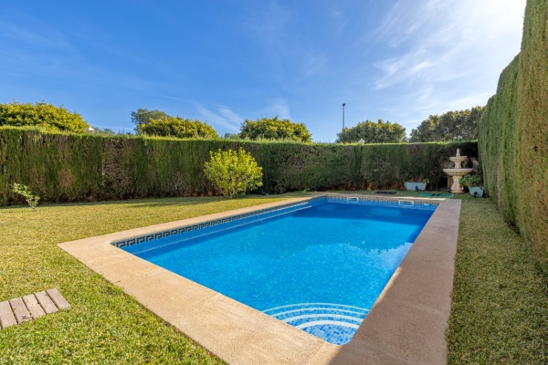 Doppelhaushälfte mit Teilmeerblick und viel Privatsphäre in Puig de Ros Bild 3