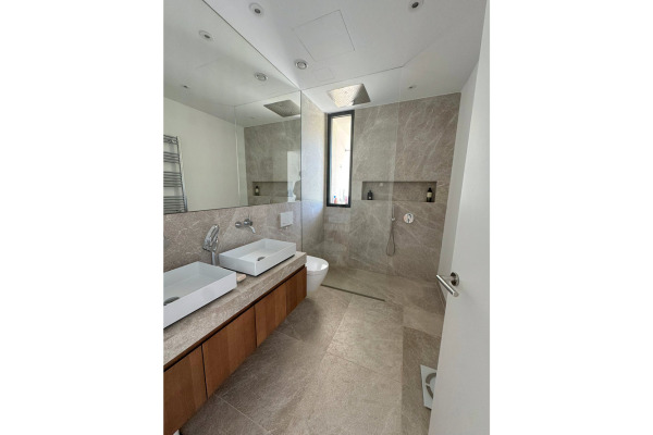 Moderne Doppelhaushälfte mit Meerblick und privatem Pool in Sant Agustin Bild 7