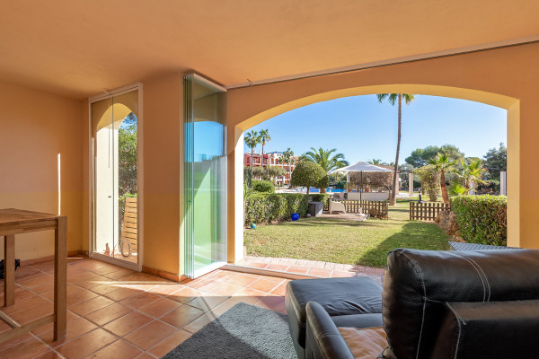 Duplex-Wohnung mit privatem Garten in einer Golfanlage in Nova Santa Ponsa Bild 4