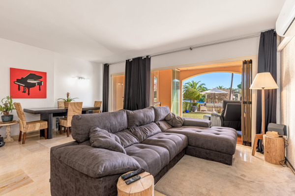 Duplex-Wohnung mit privatem Garten in einer Golfanlage in Nova Santa Ponsa Bild 5