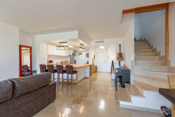 Duplex-Wohnung mit privatem Garten in einer Golfanlage in Nova Santa Ponsa Bild 6