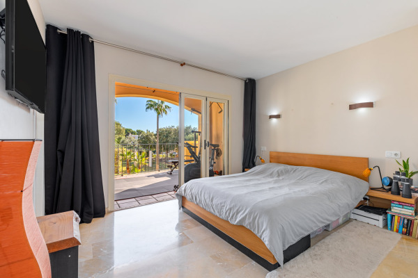 Duplex-Wohnung mit privatem Garten in einer Golfanlage in Nova Santa Ponsa Bild 9