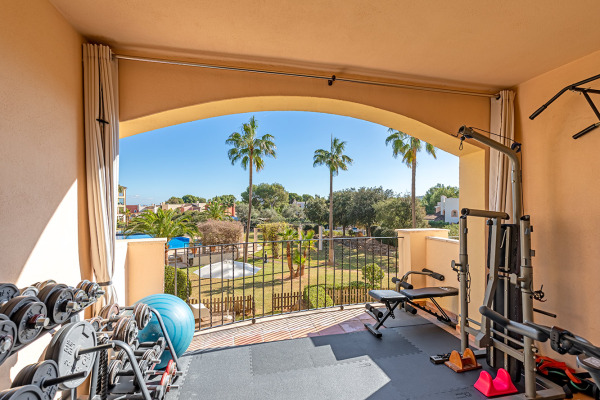 Duplex-Wohnung mit privatem Garten in einer Golfanlage in Nova Santa Ponsa Bild 11