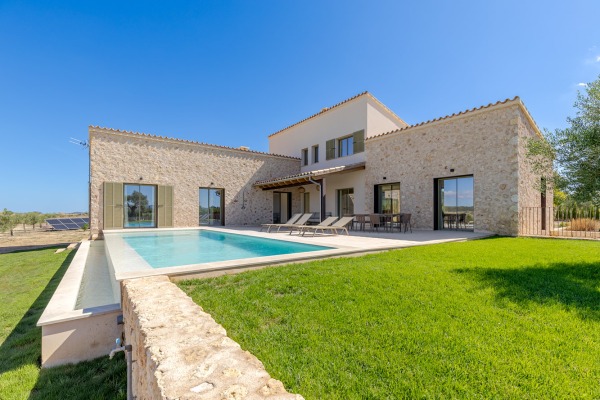 Neubaufinca im traditionellen mallorquinischen Stil im Herzen der Insel