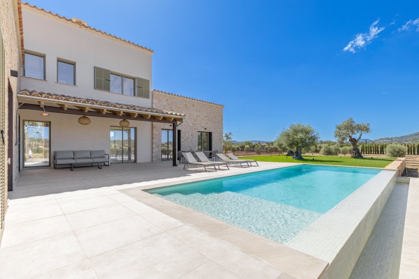 Neubaufinca im traditionellen mallorquinischen Stil im Herzen der Insel Bild 2