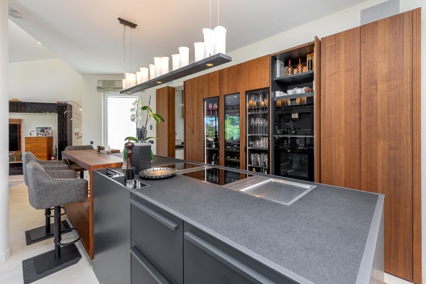 Hochwertig renovierte Luxusvilla mit Teilmeerblick & Gästeapartment Bild 7