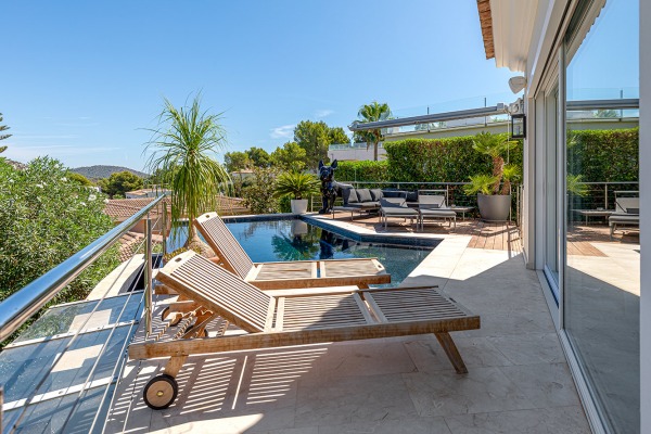 Hochwertig renovierte Luxusvilla mit Teilmeerblick & Gästeapartment Bild 12