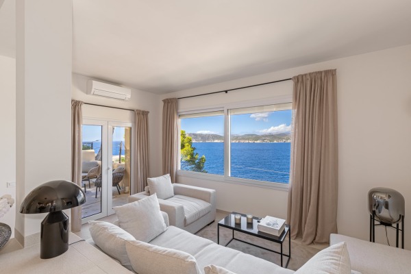 Hochwertig sanierte Doppelhaushälfte mit traumhaftem Meerblick Bild 2