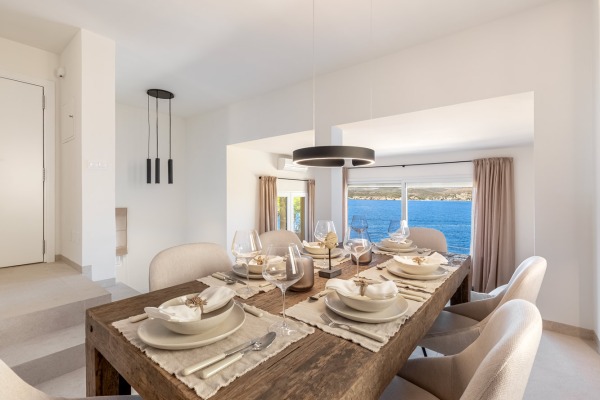 Hochwertig sanierte Doppelhaushälfte mit traumhaftem Meerblick Bild 3