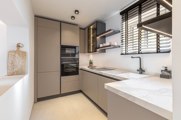 Hochwertig sanierte Doppelhaushälfte mit traumhaftem Meerblick Bild 5