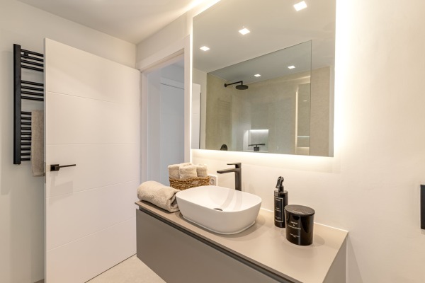 Hochwertig sanierte Doppelhaushälfte mit traumhaftem Meerblick Bild 9