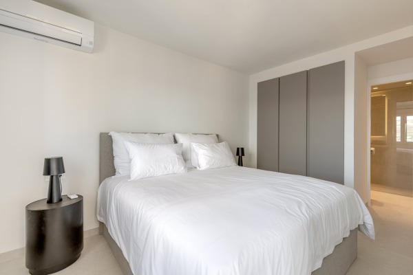 Hochwertig sanierte Doppelhaushälfte mit traumhaftem Meerblick Bild 10