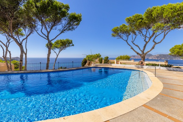 Hochwertig sanierte Doppelhaushälfte mit traumhaftem Meerblick Bild 12