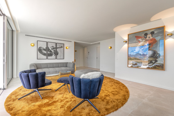 Modernes Luxus-Penthouse mit Meerblick und privatem Pool auf der Dachterrasse Bild 5