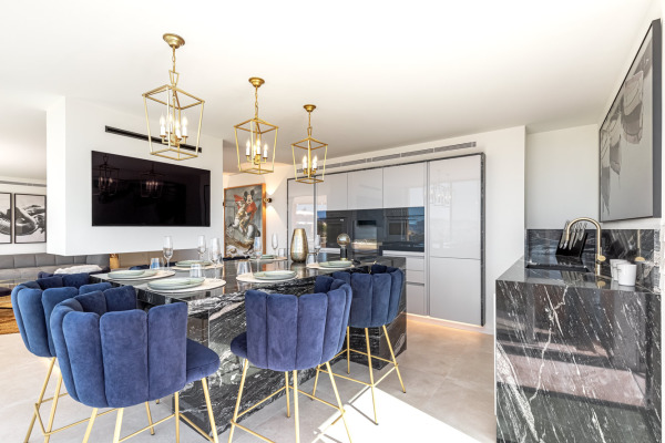 Modernes Luxus-Penthouse mit Meerblick und privatem Pool auf der Dachterrasse Bild 6