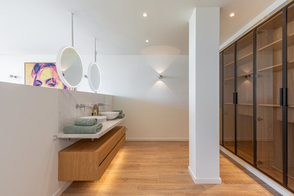 Modernes Luxus-Penthouse mit Meerblick und privatem Pool auf der Dachterrasse Bild 9