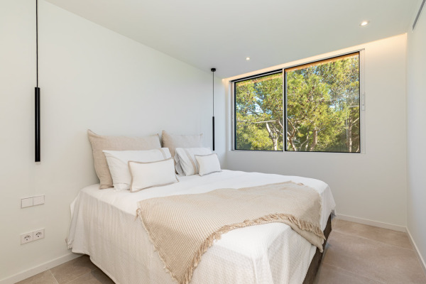 Modernes Luxus-Penthouse mit Meerblick und privatem Pool auf der Dachterrasse Bild 11