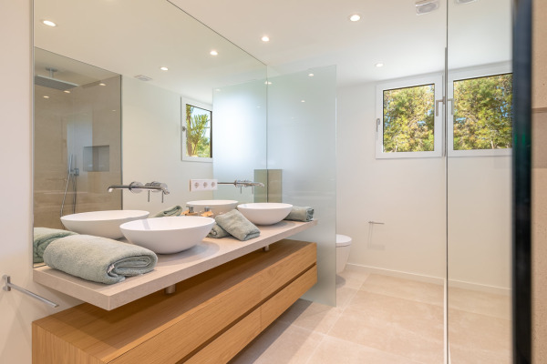 Modernes Luxus-Penthouse mit Meerblick und privatem Pool auf der Dachterrasse Bild 12