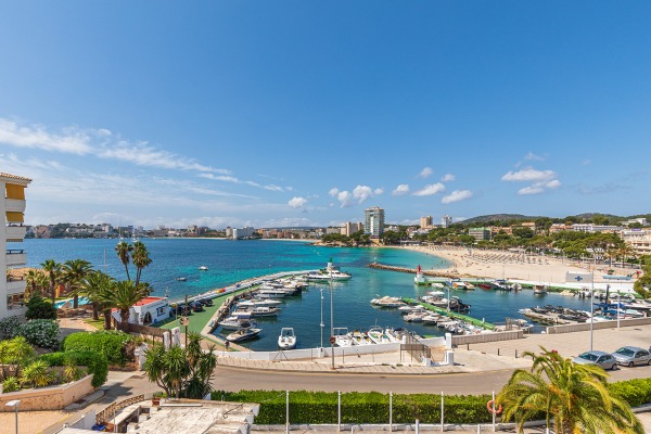 Wohnung mit Vermietungsmöglichkeit an der Strandpromenade von Palmanova
