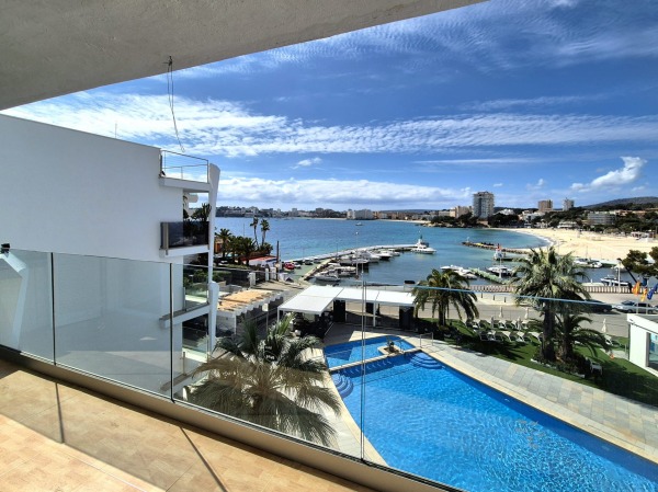 Wohnung mit Vermietungsmöglichkeit an der Strandpromenade von Palmanova Bild 2