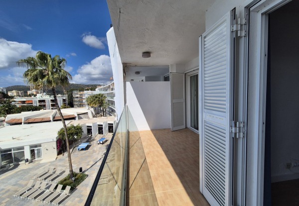 Wohnung mit Vermietungsmöglichkeit an der Strandpromenade von Palmanova Bild 6