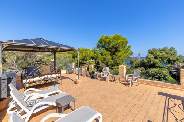 Mediterranes Haus mit Lizenz zur Ferienvermietung direkt am Meer
