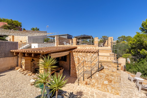 Mediterranes Haus mit Lizenz zur Ferienvermietung direkt am Meer Bild 2