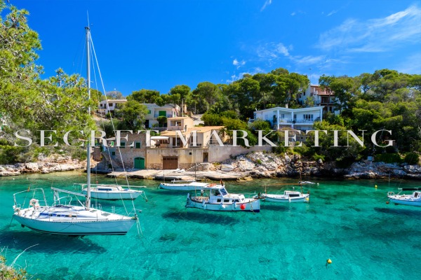 Elegante Luxusvilla mit Blick in die Bucht von Palma