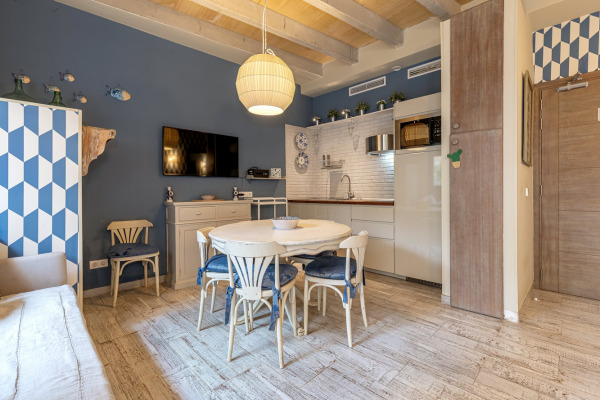 Modernisiertes Stadthaus mit 4 separaten Apartments und gemütlichem Innenhof Bild 6