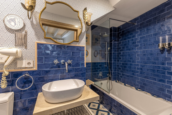 Modernisiertes Stadthaus mit 4 separaten Apartments und gemütlichem Innenhof Bild 8