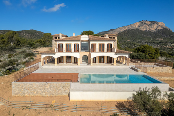 Elegante, mediterrane Neubauvilla in Hanglage mit Meerblick Bild 3