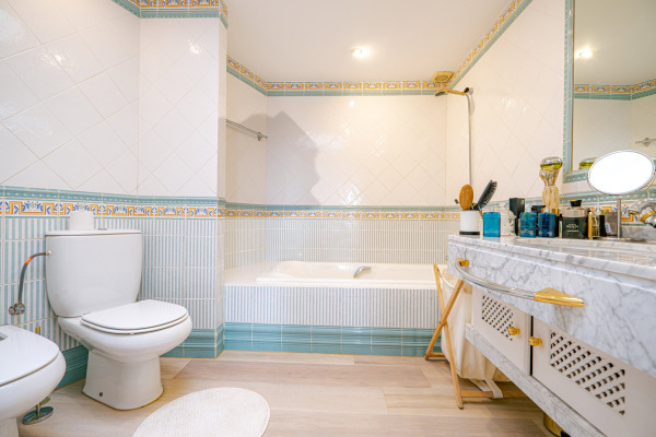 Mediterrane Villa in erhöhter Lage am Golfplatz in Bendinat Bild 11