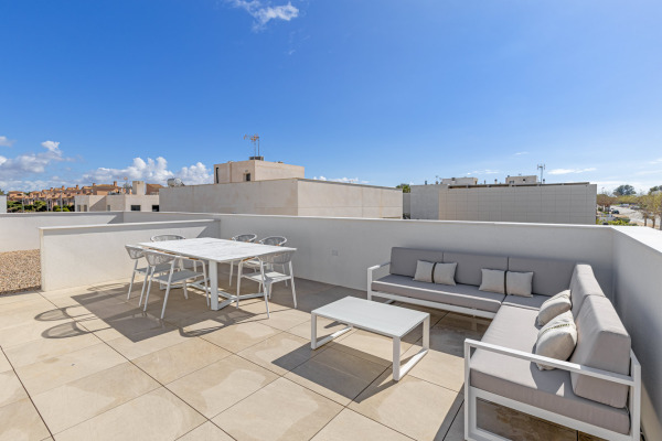 Moderne Neubau-Doppelhaushälfte mit Pool in Puig de Ros Bild 12