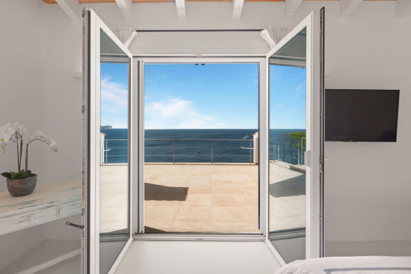 Moderne Luxusvilla in exklusiver Lage in erster Meereslinie von Port Andratx Bild 12