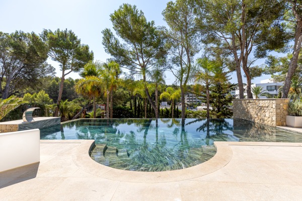 Elegante, modernisierte Villa in Südlage fußläufig zum Strand Bild 2