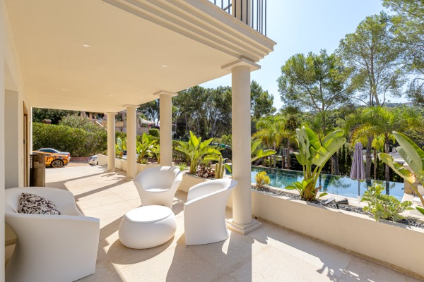 Elegante, modernisierte Villa in Südlage fußläufig zum Strand Bild 3