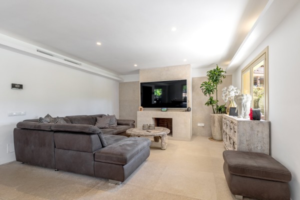 Elegante, modernisierte Villa in Südlage fußläufig zum Strand Bild 4