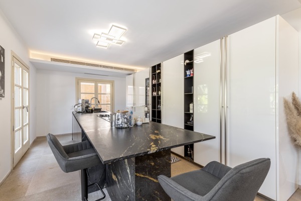 Elegante, modernisierte Villa in Südlage fußläufig zum Strand Bild 6