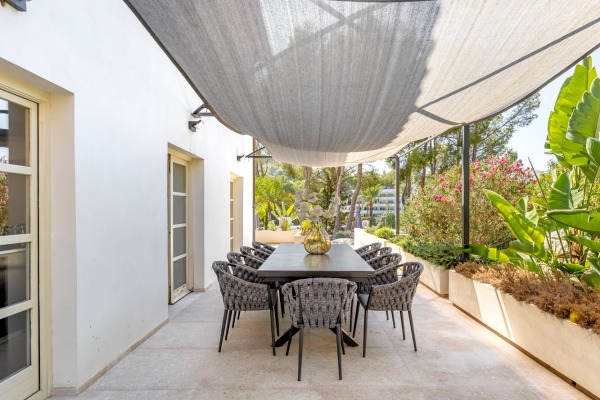 Elegante, modernisierte Villa in Südlage fußläufig zum Strand Bild 7