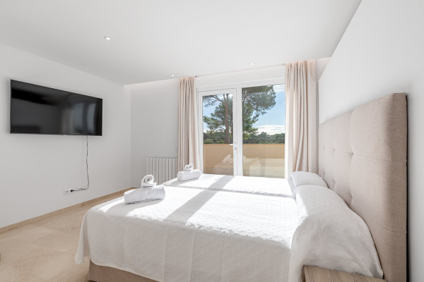 Renovierte Villa mit Ferienvermietlizenz und Salzwasser Infinity Pool Bild 10