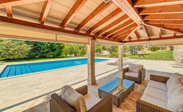 Repräsentatives Villen-Anwesen mit Panoramablick und absoluter Privatsphäre Bild 2