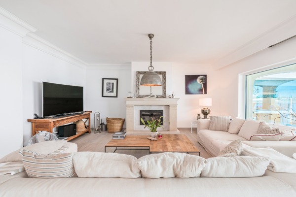 Kernsanierte Villa in einzigartiger Lage direkt am Meer auf den Klippen Bild 5