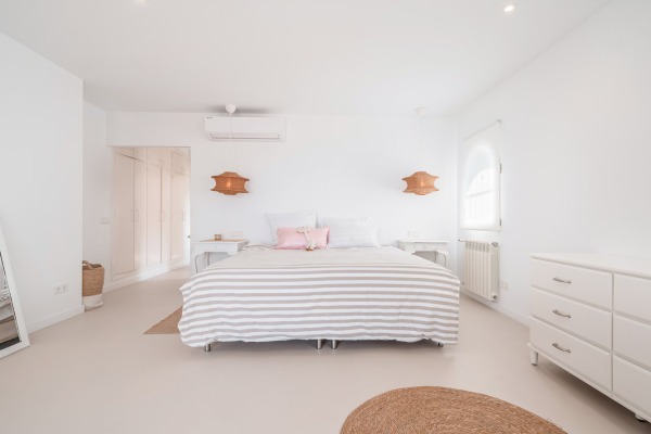 Kernsanierte Villa in einzigartiger Lage direkt am Meer auf den Klippen Bild 10