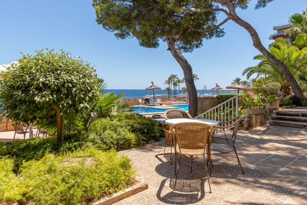 Modernes Apartment mit Teilmeerblick in einer Anlage direkt am Meer Bild 2