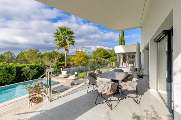 Moderne Villa mit herrlichem Ausblick in leichter Hanglage in Cala Vinyas Bild 2