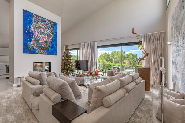 Moderne Villa mit herrlichem Ausblick in leichter Hanglage in Cala Vinyas Bild 4