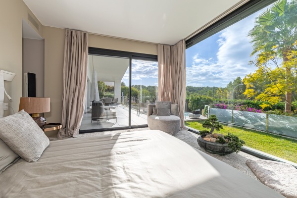 Moderne Villa mit herrlichem Ausblick in leichter Hanglage in Cala Vinyas Bild 8