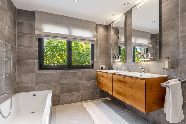 Moderne Villa mit herrlichem Ausblick in leichter Hanglage in Cala Vinyas Bild 9